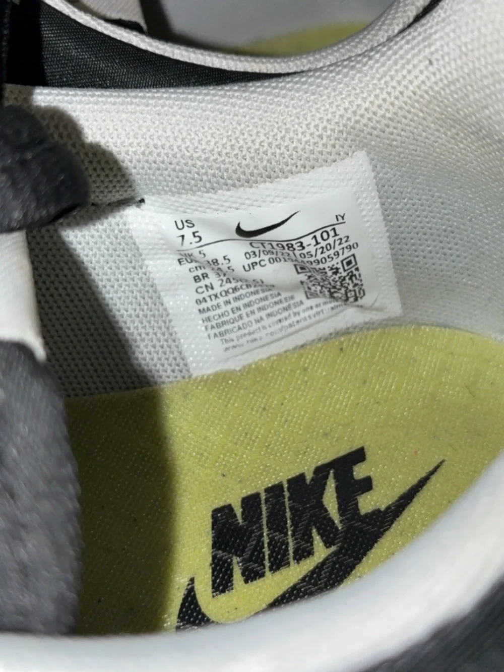 Nike Waffle Racer Crater - Black & White with Speckled Sole - Picture 7 of 9